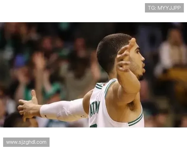 足球明星的光环背后：吹捧过度的真相与反思