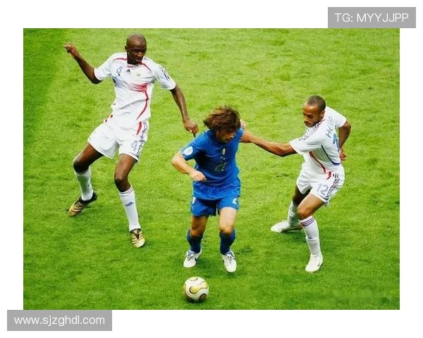 六位足球明星的传奇故事与他们的辉煌成就揭秘