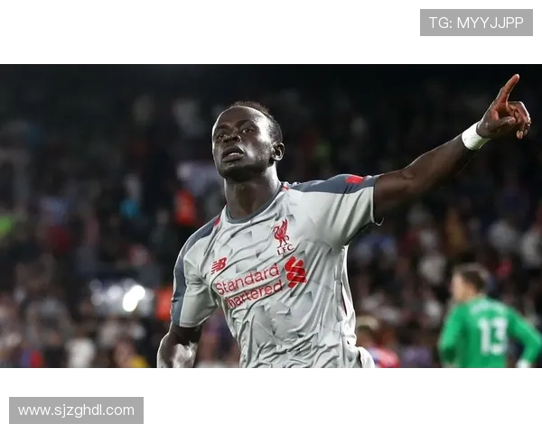 服役中的足球明星：他们如何在军旅生涯中继续追逐梦想与荣耀